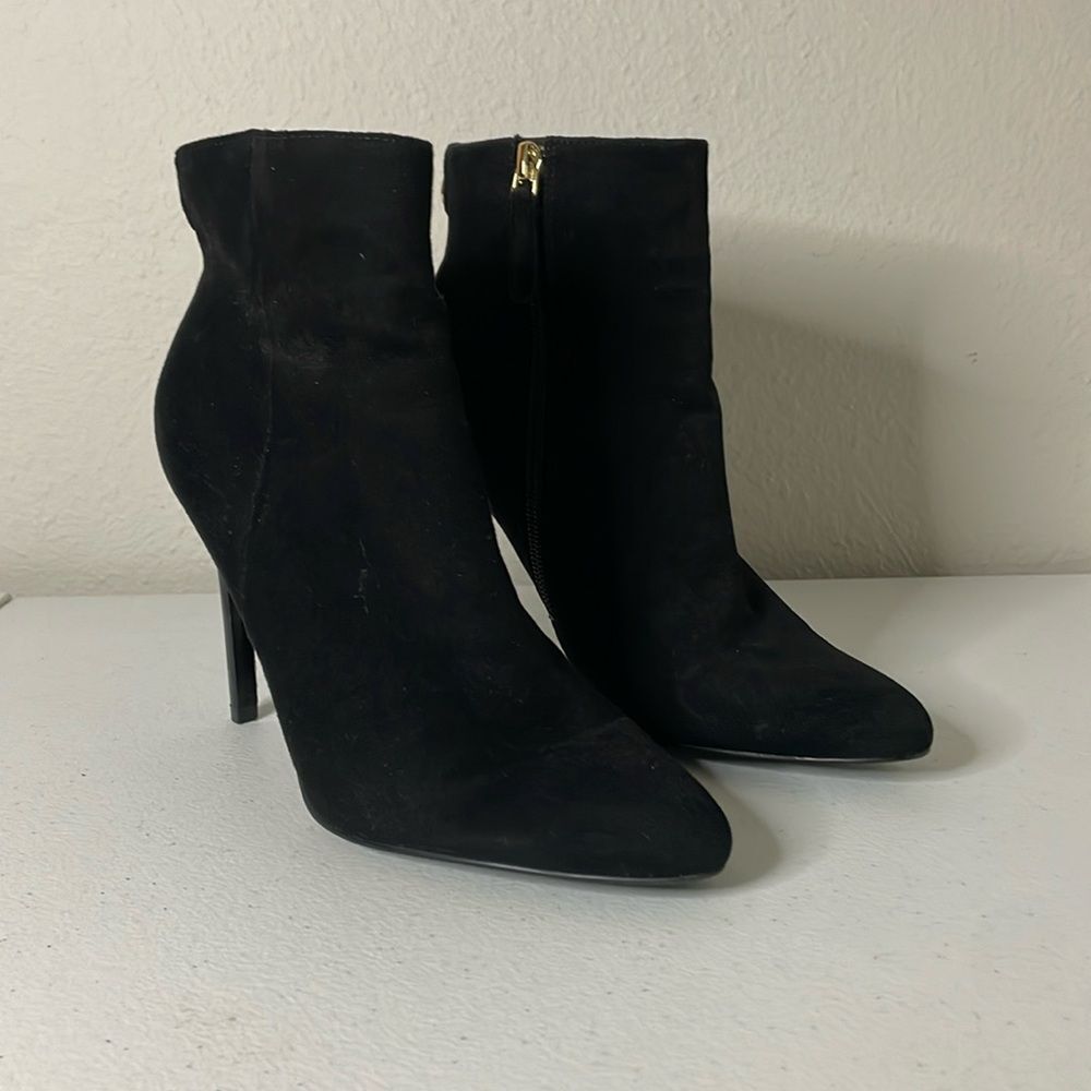 Guess Boots Womens Size 6.5 Suede Leather Upper Heel Pointed Toe Bootie‎